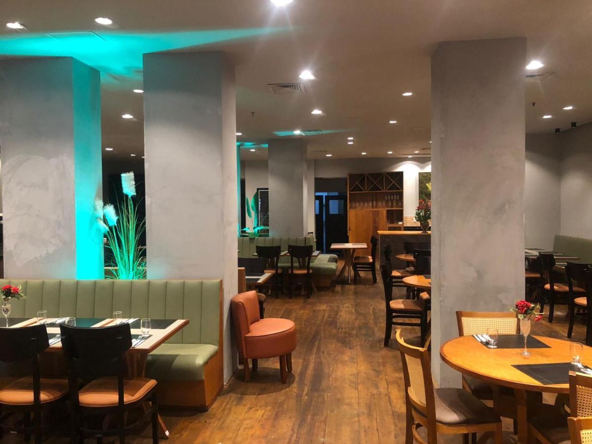 Apart-Hotel De Luxo Em Lourdes เบโลโอรีซอนชี ภายนอก รูปภาพ